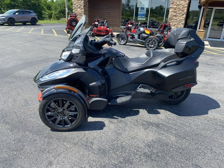 2016 Can-Am® Spyder® RT-S Special Series 6-Speed Semi-Automatic (SE6)