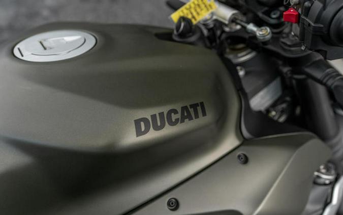 2023 Ducati Streetfighter V2 Storm Green