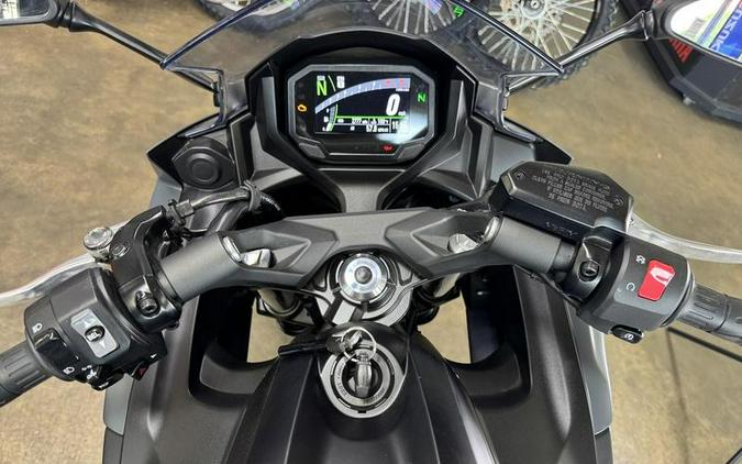 2024 Kawasaki Ninja® 650 Metallic Matte Dark Gray/Metallic Spark Black