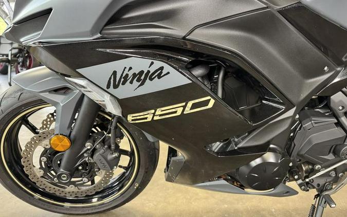 2024 Kawasaki Ninja® 650 Metallic Matte Dark Gray/Metallic Spark Black