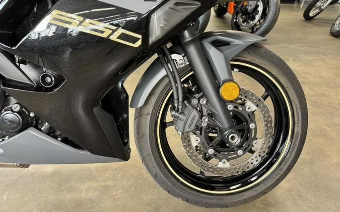 2024 Kawasaki Ninja® 650 Metallic Matte Dark Gray/Metallic Spark Black