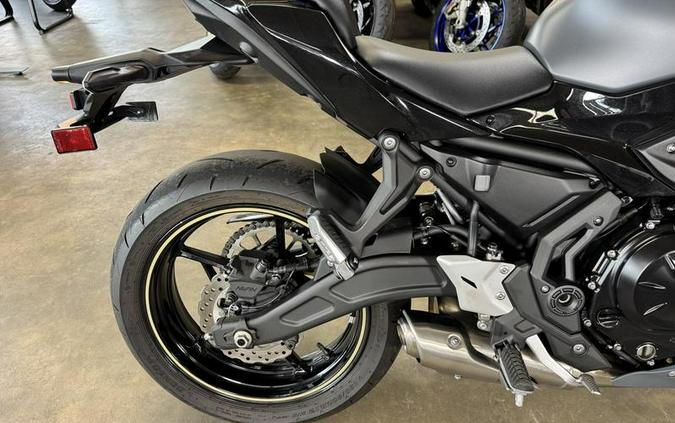 2024 Kawasaki Ninja® 650 Metallic Matte Dark Gray/Metallic Spark Black