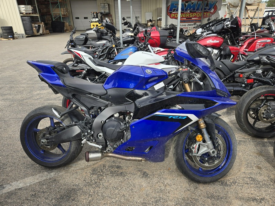 2025 YAMAHA YZF-R9