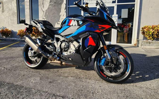 2026 BMW M 1000 XR