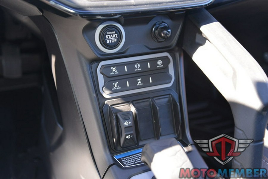 2026 Can-Am Maverick R X Rc