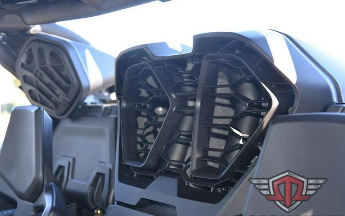 2026 Can-Am Maverick R X rc