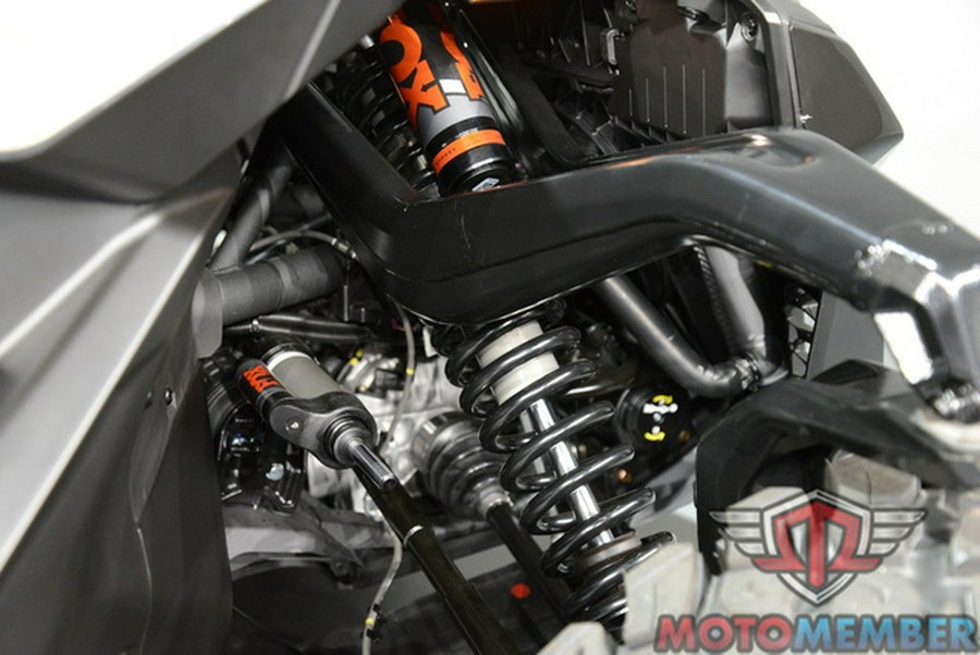 2026 Can-Am Maverick R X Rc