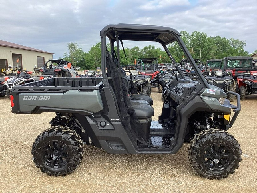 2024 Can-Am Defender XT HD10