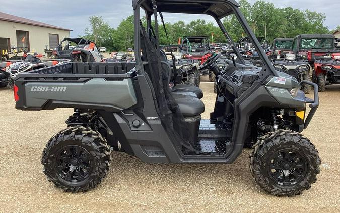 2024 Can-Am Defender XT HD10