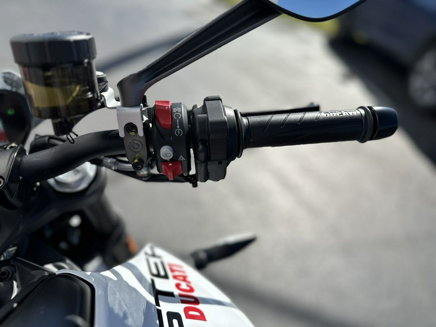 2025 Ducati Monster Plus Iceberg White - 009758