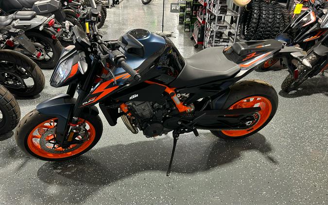 2023 KTM 890 Duke R