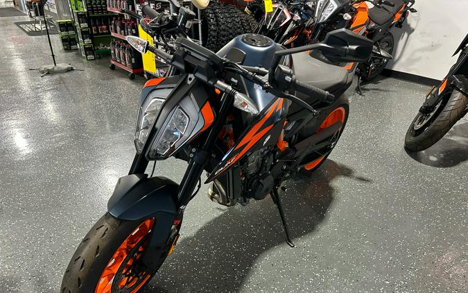 2023 KTM 890 Duke R