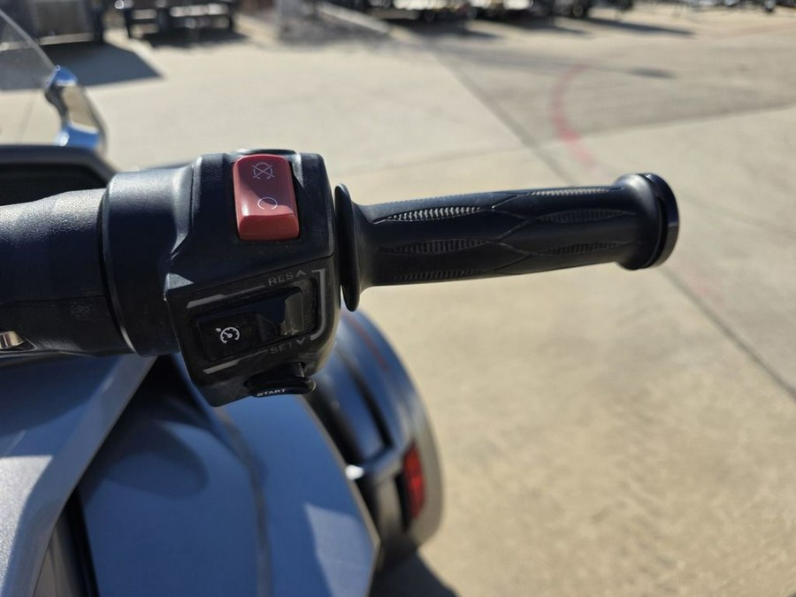 2017 Can-Am® Spyder® F3 Limited 6-Speed Semi-Automatic (SE6)