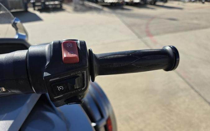 2017 Can-Am® Spyder® F3 Limited 6-Speed Semi-Automatic (SE6)