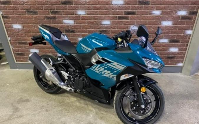 2021 Kawasaki Ninja® 400 ABS Pearl Nightshade Teal/Metallic Spark Black