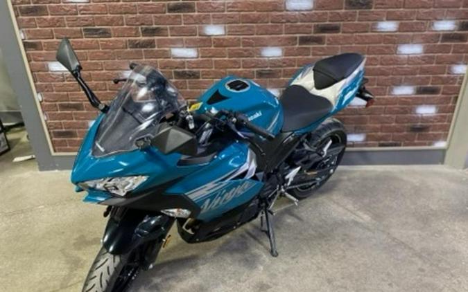 2021 Kawasaki Ninja® 400 ABS Pearl Nightshade Teal/Metallic Spark Black