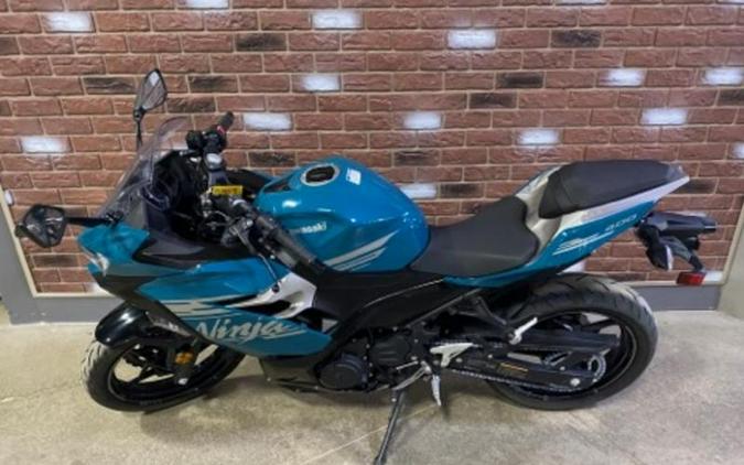 2021 Kawasaki Ninja® 400 ABS Pearl Nightshade Teal/Metallic Spark Black