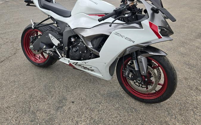 2025 KAWASAKI NINJA ZX-6R BASE