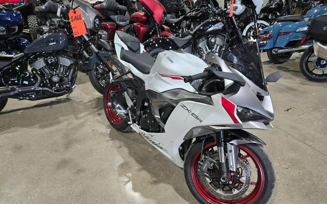 2025 KAWASAKI NINJA ZX-6R BASE