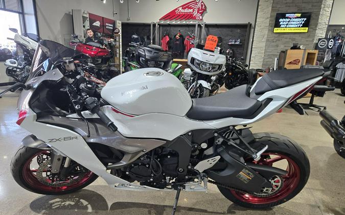 2025 KAWASAKI NINJA ZX-6R BASE