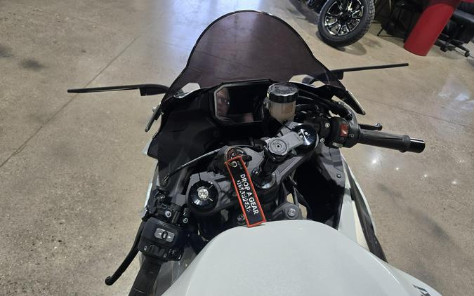 2025 KAWASAKI NINJA ZX-6R BASE