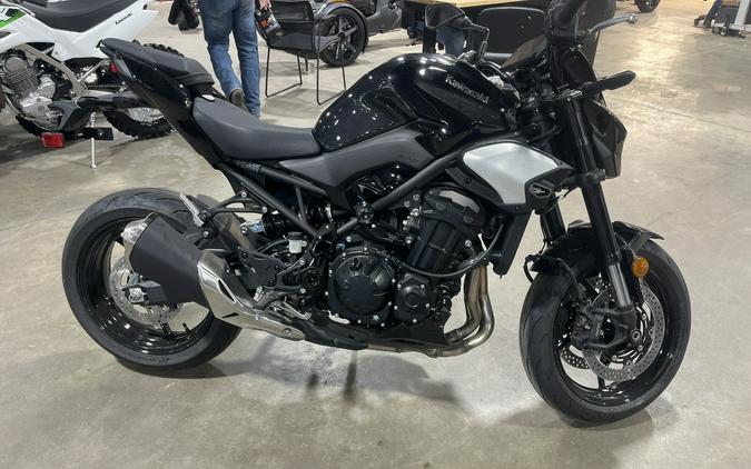 2025 Kawasaki Z900RS ABS