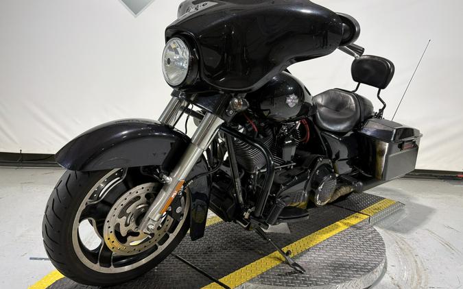 2013 Harley-Davidson® Street Glide® Midnight Pearl