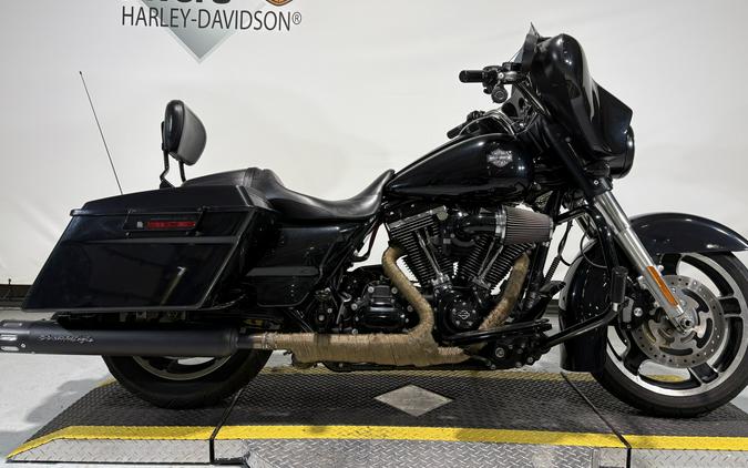 2013 Harley-Davidson® Street Glide® Midnight Pearl