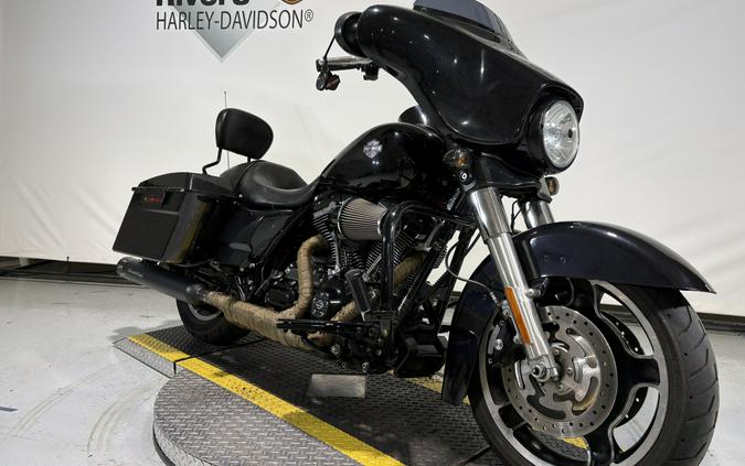 2013 Harley-Davidson® Street Glide® Midnight Pearl