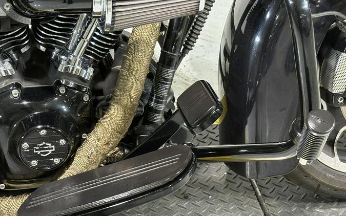 2013 Harley-Davidson® Street Glide® Midnight Pearl