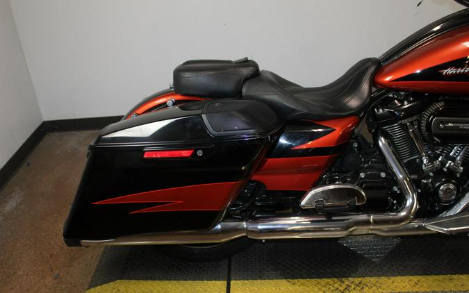 2017 Harley-Davidson® CVO™ Street Glide® SUN OR/SF BLK W/PINSTRIPE