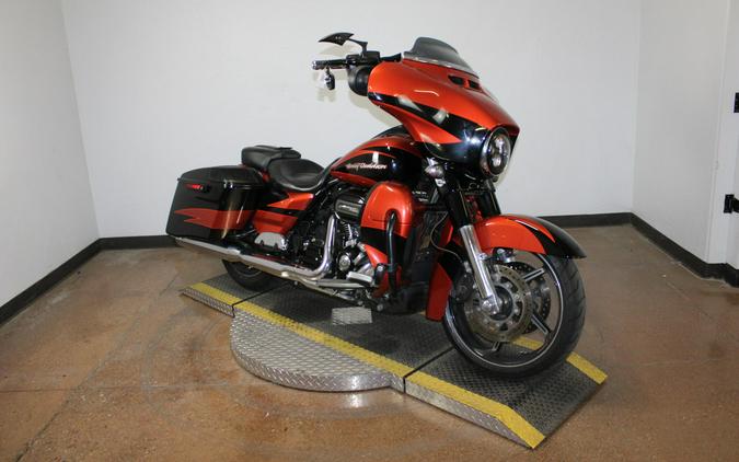 2017 Harley-Davidson® CVO™ Street Glide® SUN OR/SF BLK W/PINSTRIPE