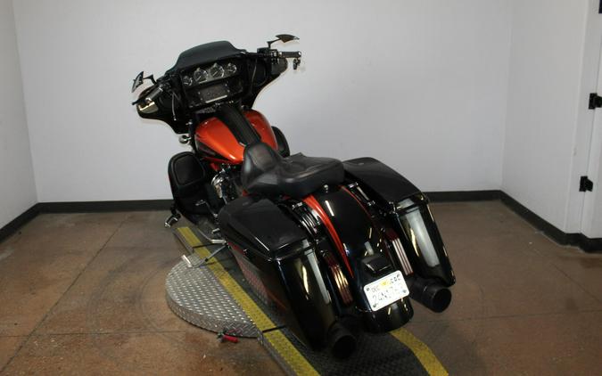 2017 Harley-Davidson® CVO™ Street Glide® SUN OR/SF BLK W/PINSTRIPE