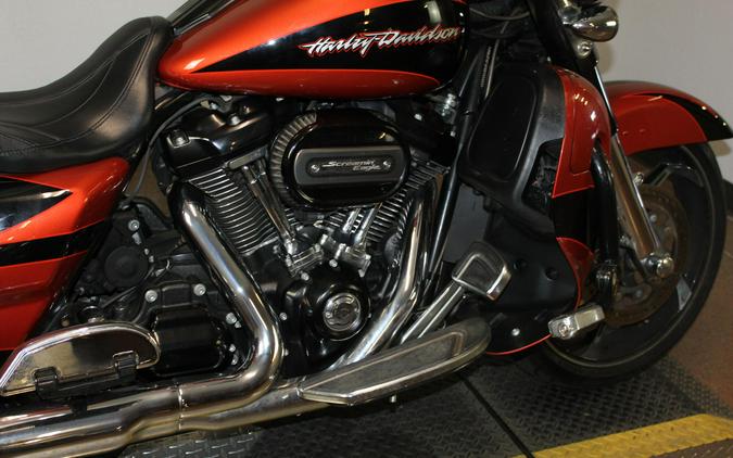 2017 Harley-Davidson® CVO™ Street Glide® SUN OR/SF BLK W/PINSTRIPE