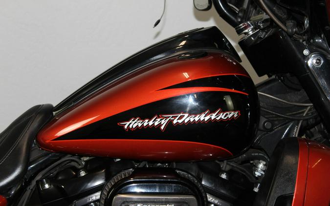 2017 Harley-Davidson® CVO™ Street Glide® SUN OR/SF BLK W/PINSTRIPE