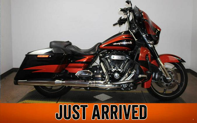 2017 Harley-Davidson® CVO™ Street Glide® SUN OR/SF BLK W/PINSTRIPE
