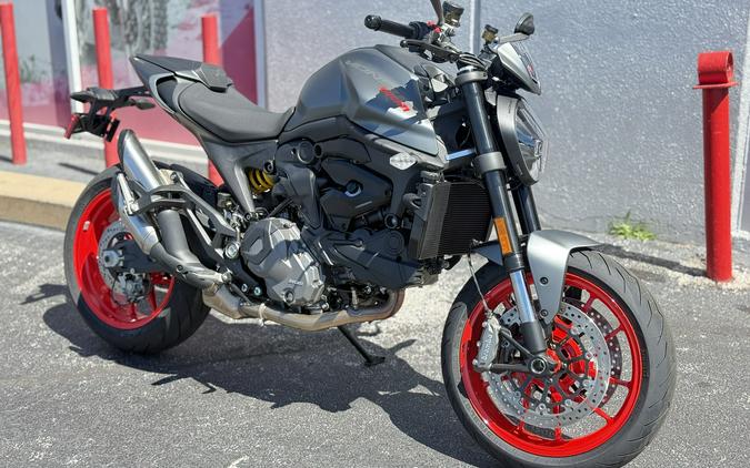 2025 Ducati Monster Plus Aviator Grey - 009847