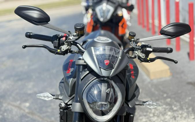 2025 Ducati Monster Plus Aviator Grey - 009847