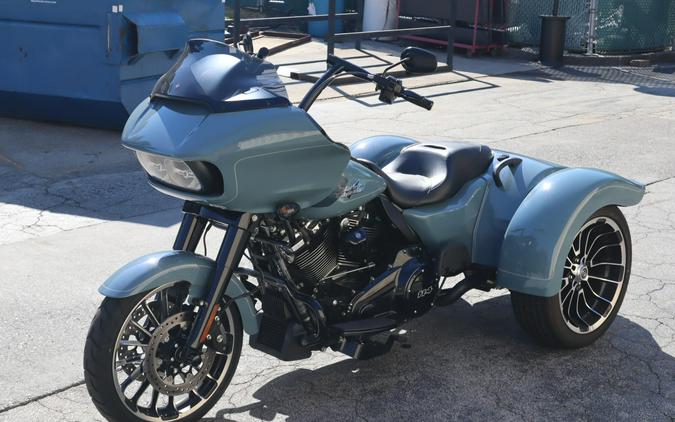 2024 Harley-Davidson Road Glide 3 Sharkskin Blue - Black Finish
