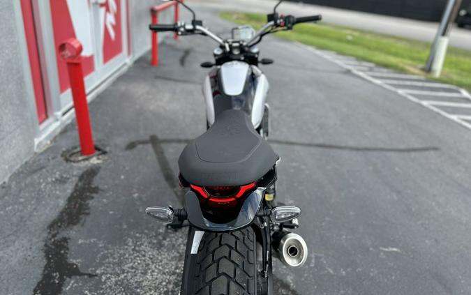 2025 Ducati Scrambler Icon Thrilling Black - 004733
