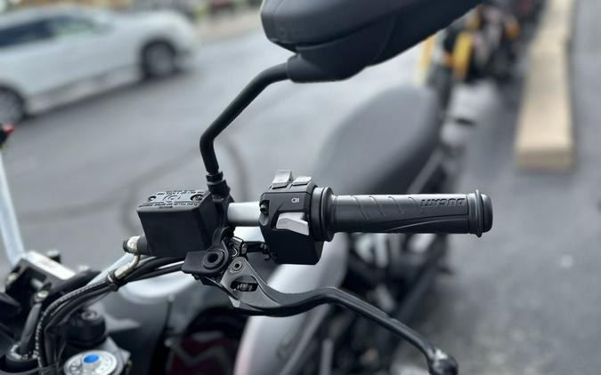 2025 Ducati Scrambler Icon Thrilling Black - 004733