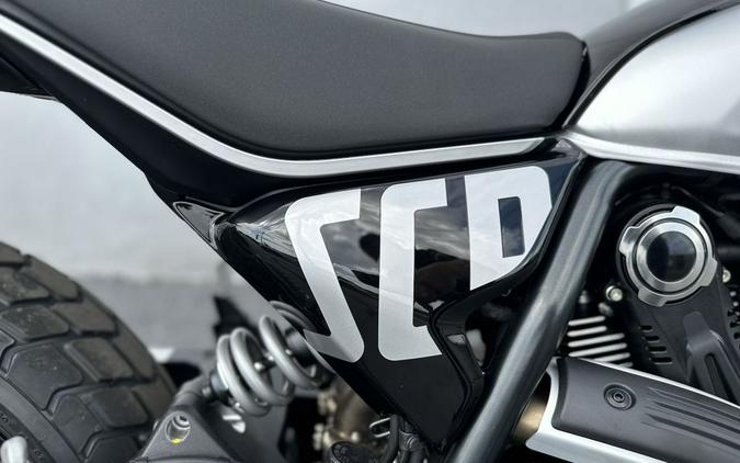 2025 Ducati Scrambler Icon Thrilling Black - 004733