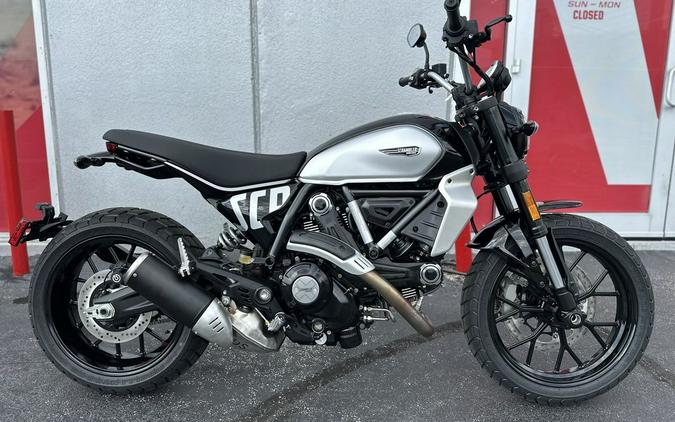 2025 Ducati Scrambler Icon Thrilling Black - 004733