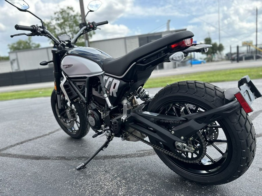2025 Ducati Scrambler Icon Thrilling Black - 004733