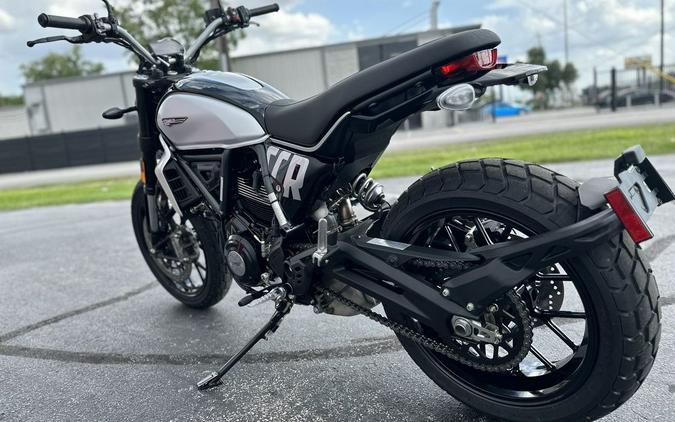 2025 Ducati Scrambler Icon Thrilling Black - 004733