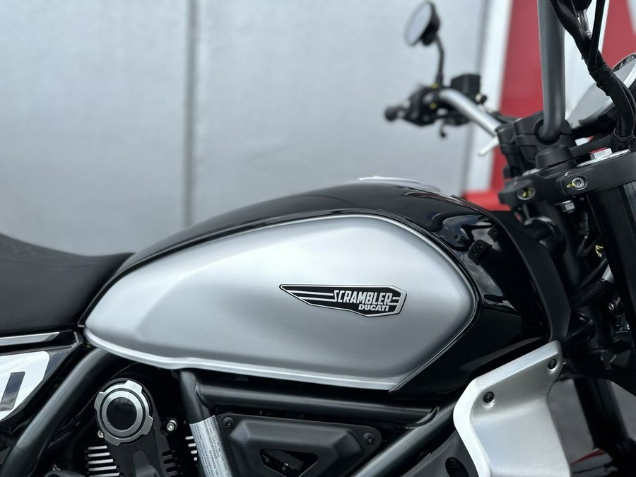 2025 Ducati Scrambler Icon Thrilling Black - 004733