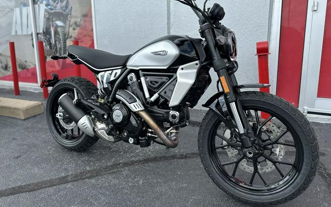 2025 Ducati Scrambler Icon Thrilling Black - 004733