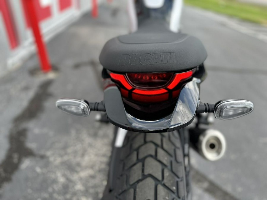 2025 Ducati Scrambler Icon Thrilling Black - 004733