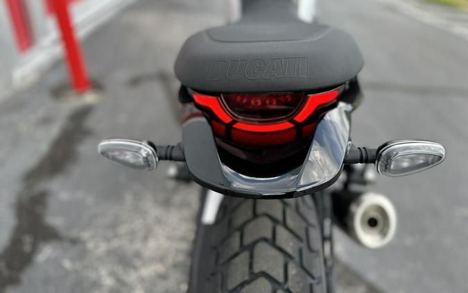 2025 Ducati Scrambler Icon Thrilling Black - 004733