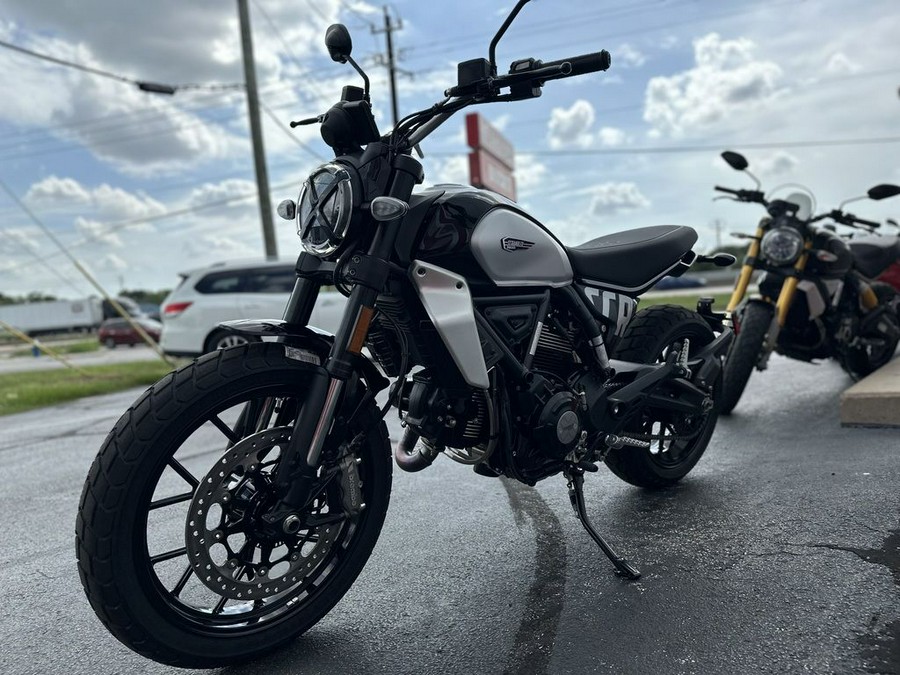 2025 Ducati Scrambler Icon Thrilling Black - 004733